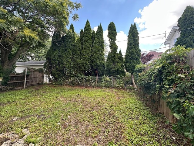 618 18th St SE, Cedar Rapids, IA 52403 - view of fenced backyard