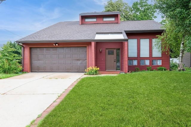 3524 Swallow Ct NE, Cedar Rapids, IA 52402 - view of front of home featuring a front lawn, an attached garage, driveway, and roof with shingles