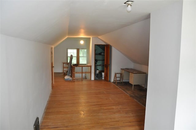 1535 SE 6th Ave, Cedar Rapids, IA 52403 - bonus room with wood finished floors and vaulted ceiling