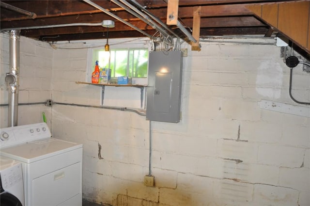 1535 SE 6th Ave, Cedar Rapids, IA 52403 - laundry area featuring washer / clothes dryer and electric panel