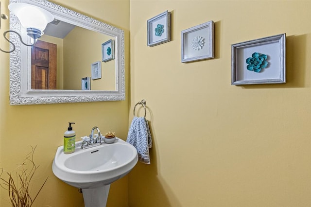 927 Southlawn Dr, Iowa City, IA 52245 - bathroom featuring a sink