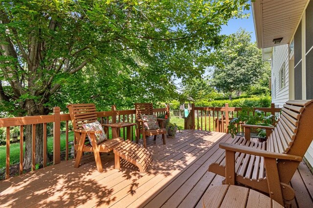 927 Southlawn Dr, Iowa City, IA 52245 - view of wooden terrace