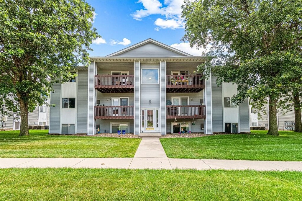 560 Augusta Cir Unit 5, North Liberty, IA 52317 - photo 1