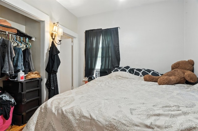 420 16th St NE, Cedar Rapids, IA 52402 - bedroom with a closet