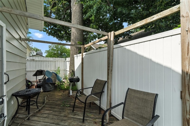 420 16th St NE, Cedar Rapids, IA 52402 - view of wooden deck