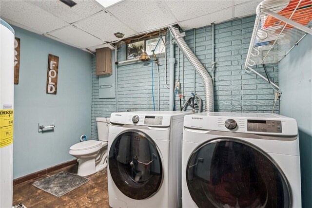 5929 Underwood Ave SW, Cedar Rapids, IA 52404 - laundry area with washing machine and dryer and gas water heater