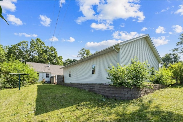 1039 31st St NE, Cedar Rapids, IA 52402 - rear view of house with a lawn