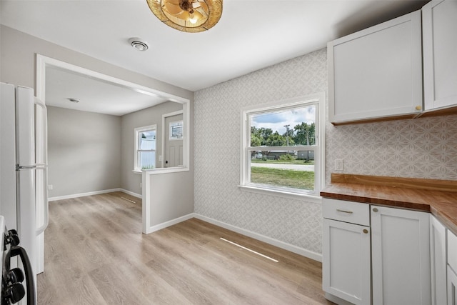 6404 Parkview Ave, Cedar Rapids, IA 52403 - unfurnished dining area with light wood-style flooring and wallpapered walls
