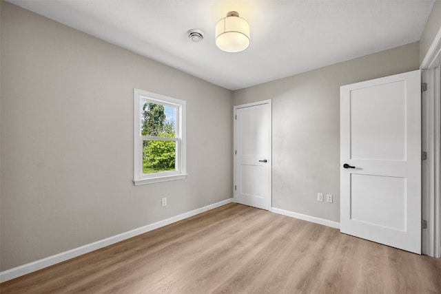 6404 Parkview Ave, Cedar Rapids, IA 52403 - unfurnished bedroom featuring light wood-style flooring and baseboards