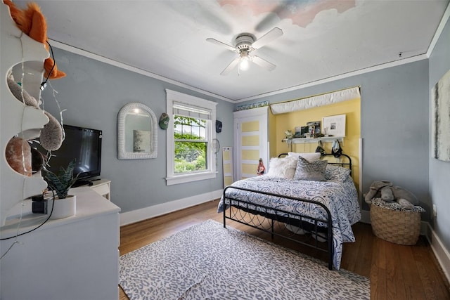 2144 Grande Ave SE, Cedar Rapids, IA 52403 - bedroom with wood finished floors, crown molding, and ceiling fan
