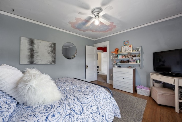 2144 Grande Ave SE, Cedar Rapids, IA 52403 - bedroom with wood finished floors, ornamental molding, and a ceiling fan