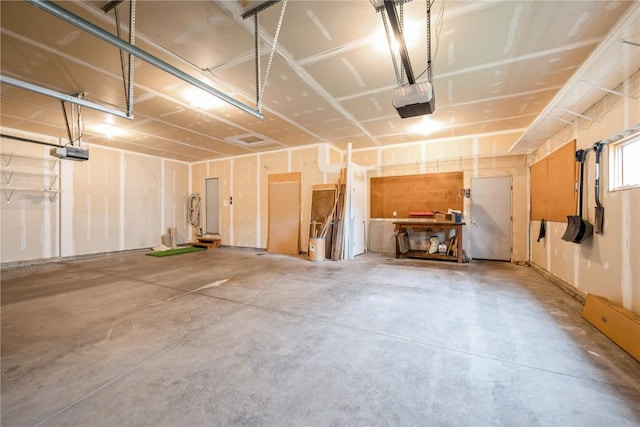 2500 Creekside Dr, Hiawatha, IA 52233 - garage featuring a garage door opener