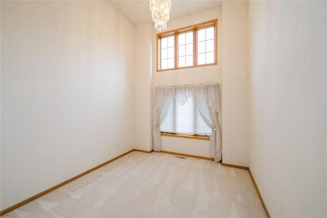 2500 Creekside Dr, Hiawatha, IA 52233 - unfurnished room with healthy amount of natural light, a chandelier, and carpet flooring