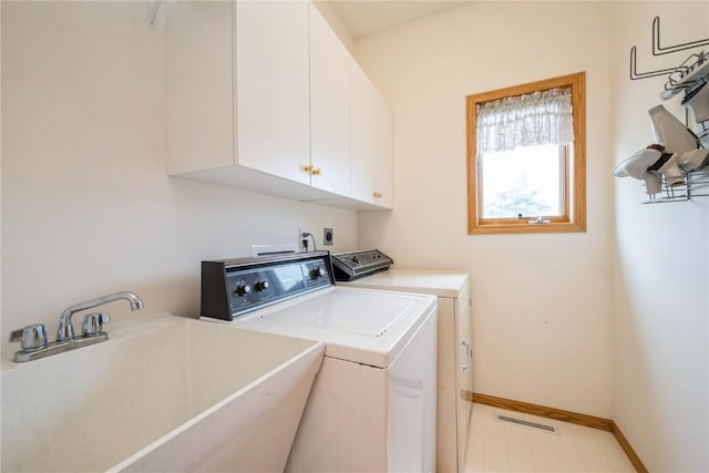 2500 Creekside Dr, Hiawatha, IA 52233 - washroom featuring cabinet space and independent washer and dryer