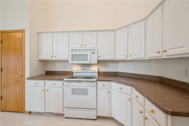 2500 Creekside Dr, Hiawatha, IA 52233 - kitchen featuring white appliances, dark countertops, and white cabinets