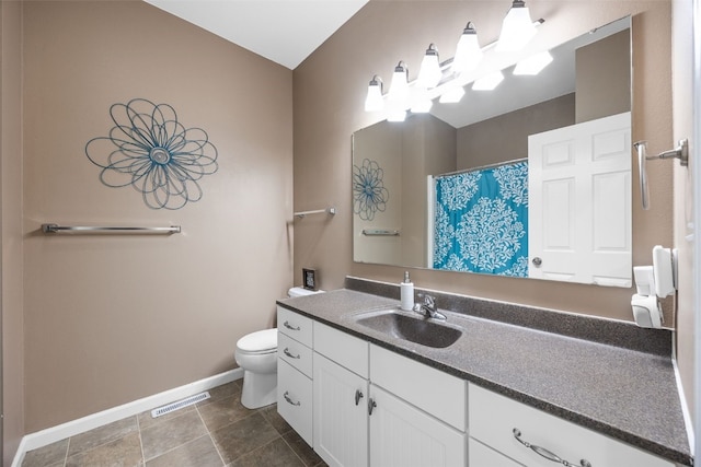 2515 Woodhill Dr SW, Cedar Rapids, IA 52404 - bathroom with vanity and curtained shower