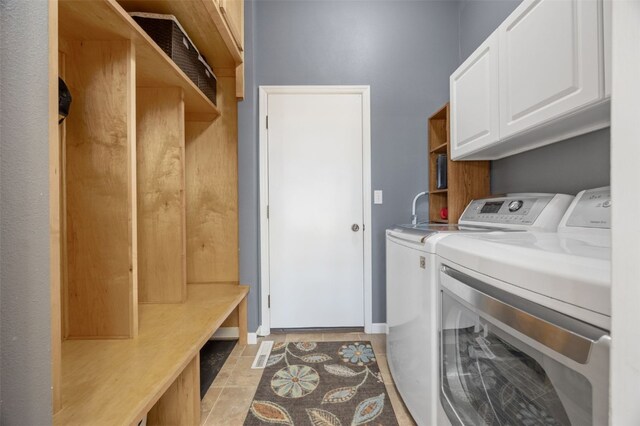2515 Woodhill Dr SW, Cedar Rapids, IA 52404 - laundry area featuring cabinet space and washer and clothes dryer