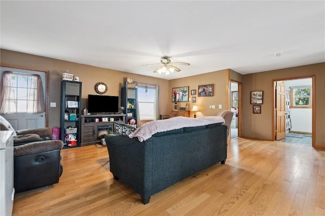 1009 W 1st St, Vinton, IA 52349 - living area with light wood-type flooring, plenty of natural light, and a ceiling fan