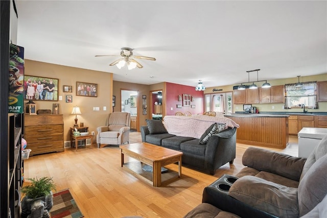 1009 W 1st St, Vinton, IA 52349 - living area featuring light wood finished floors and a ceiling fan
