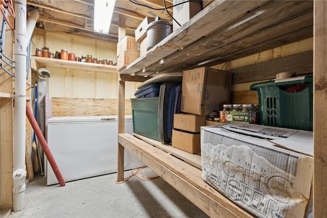 1009 W 1st St, Vinton, IA 52349 - view of storage