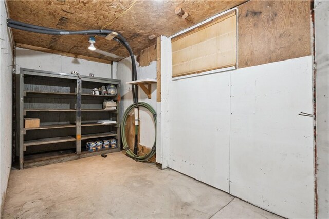 1009 W 1st St, Vinton, IA 52349 - view of storage area