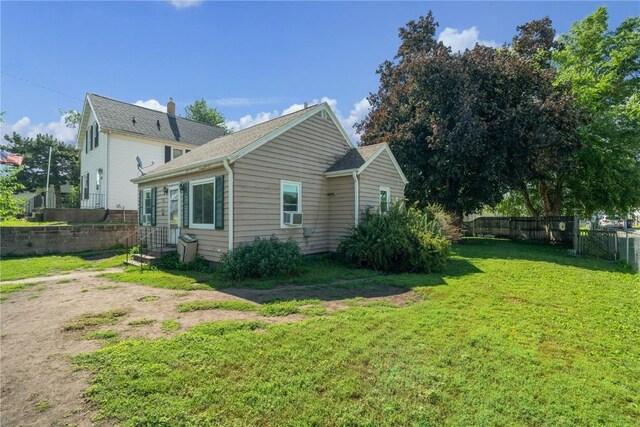 1121 15th Ave SW, Cedar Rapids, IA 52404 - view of side of home