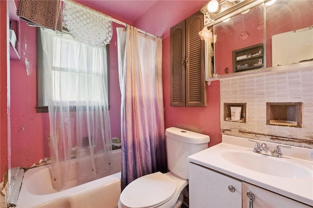1121 15th Ave SW, Cedar Rapids, IA 52404 - bathroom with vanity and shower / bath combo with shower curtain