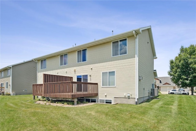 1019 Acacia Dr NE, Cedar Rapids, IA 52402 - rear view of house with a lawn and a wooden deck
