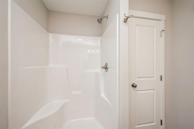 6188 Cope Dr, Marion, IA 52302 - bathroom featuring a shower