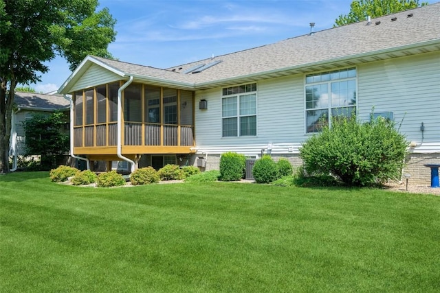 1641 Greens Way Ct, Cedar Rapids, IA 52402 - back of house featuring a sunroom, a lawn, and roof with shingles