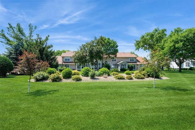 1641 Greens Way Ct, Cedar Rapids, IA 52402 - view of grassy yard