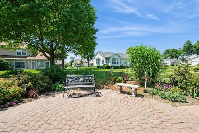 1641 Greens Way Ct, Cedar Rapids, IA 52402 - view of patio / terrace with a residential view