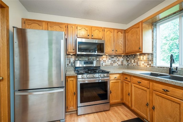 6514 Fox Run Dr SW, Cedar Rapids, IA 52404 - kitchen featuring appliances with stainless steel finishes, plenty of natural light, and decorative backsplash
