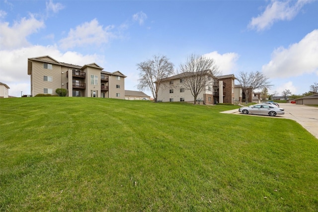 3120 Wilson Ave SW Unit 2, Cedar Rapids, IA 52404 - view of grassy yard