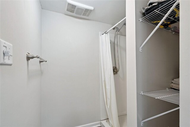 3642 Redbud Rd NE, Cedar Rapids, IA 52402 - full bathroom with a shower with shower curtain