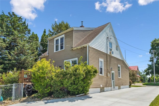 1207 E 4th St, Vinton, IA 52349 - view of home's exterior