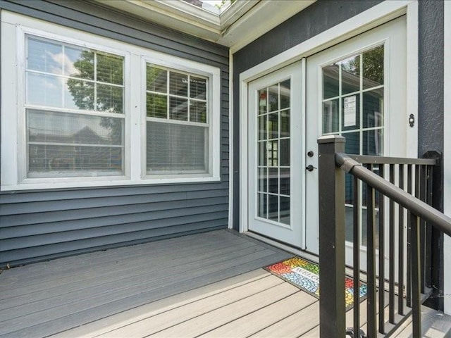 425 24th NE, Cedar Rapids, IA 52402 - view of wooden deck
