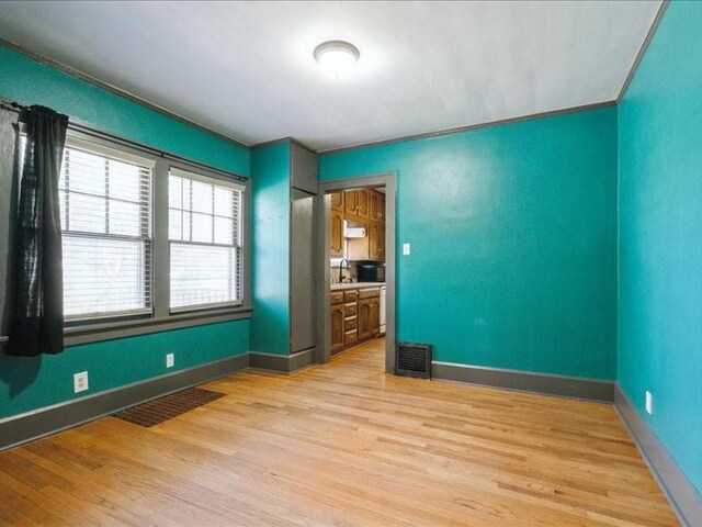 425 24th NE, Cedar Rapids, IA 52402 - empty room featuring light wood-style flooring and baseboards