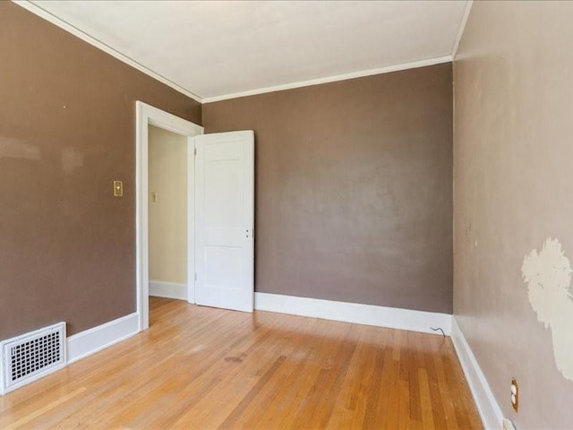 425 24th NE, Cedar Rapids, IA 52402 - spare room featuring ornamental molding and light wood finished floors