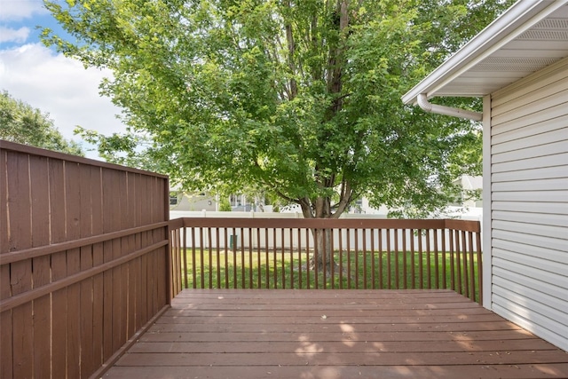 819 Winterberry Pl NE, Cedar Rapids, IA 52402 - wooden terrace with a fenced backyard