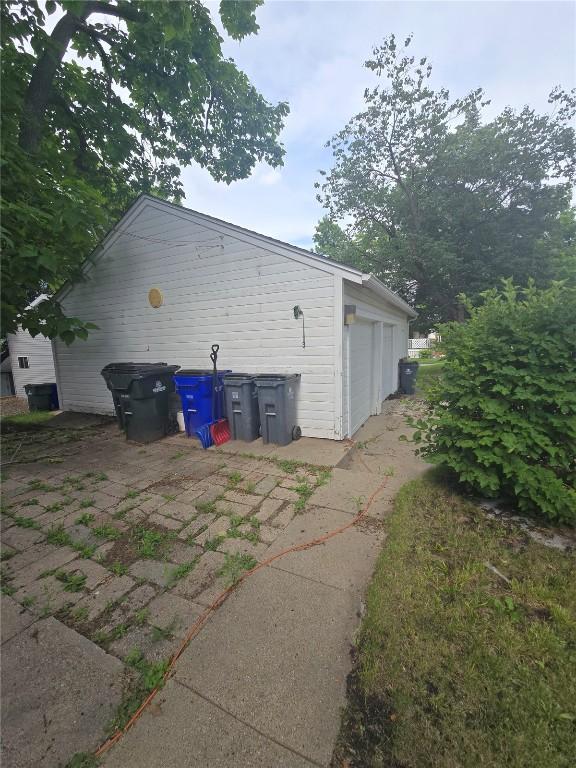 2225 J St SW, Cedar Rapids, IA 52404 - photo 4