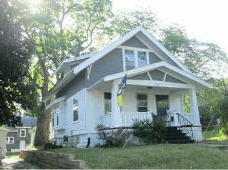 2225 J St SW, Cedar Rapids, IA 52404 - photo 1