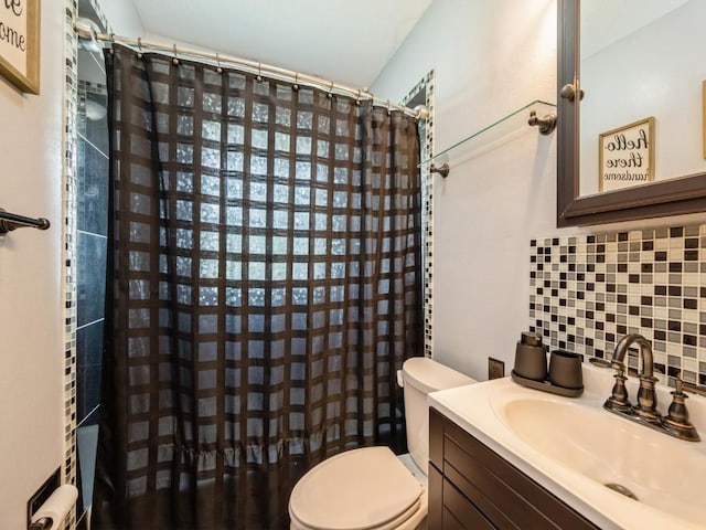 820 Hillview Dr, Marion, IA 52302 - full bathroom featuring vanity and tasteful backsplash