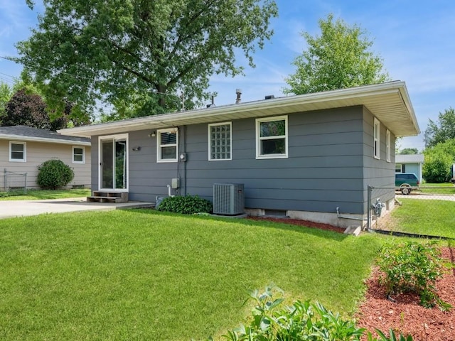 820 Hillview Dr, Marion, IA 52302 - view of front facade featuring entry steps