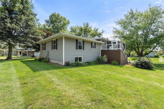 101 Golf Cir, Winfield, IA 52659 - view of side of property with a lawn