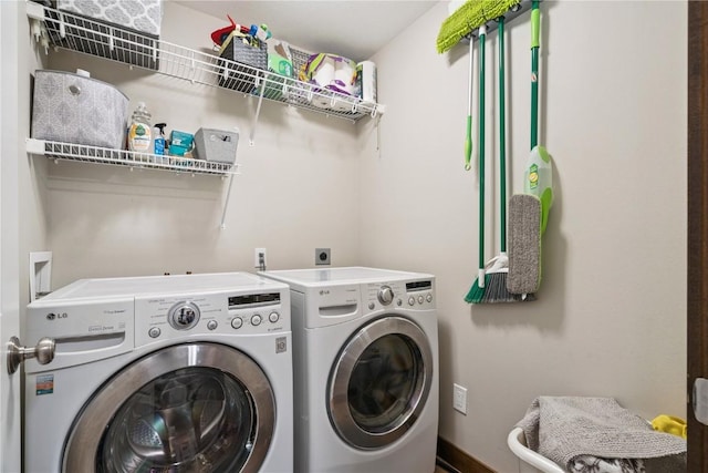 8313 Monterey Dr NE, Cedar Rapids, IA 52402 - laundry area featuring washing machine and clothes dryer