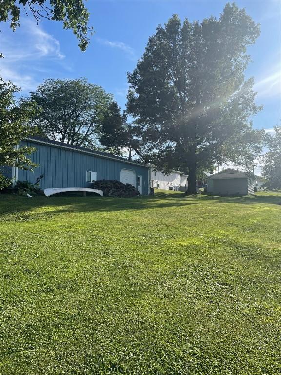 711 E Des Moines St, Brooklyn, IA 52211 - photo 3