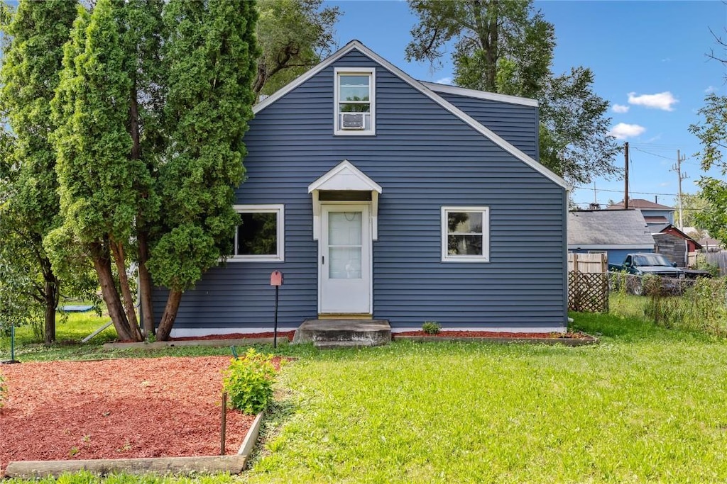 1137 15th Ave, Cedar Rapids, IA 52404 - photo 1