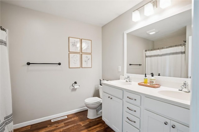 3016 Sherwood Dr, Marion, IA 52302 - full bath featuring double vanity, wood finished floors, and curtained shower