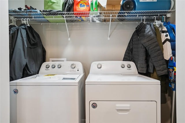 3016 Sherwood Dr, Marion, IA 52302 - laundry room with washing machine and clothes dryer
